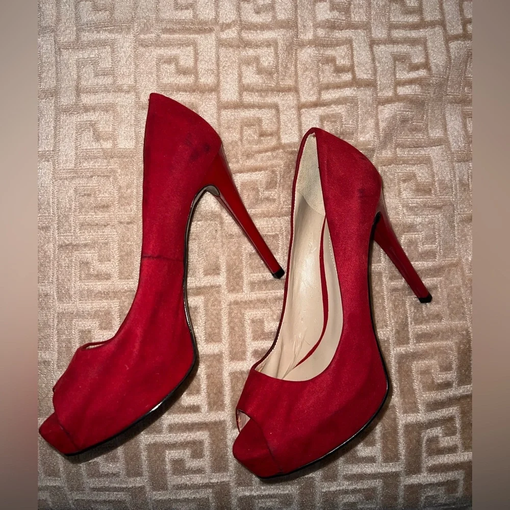 GUESS - Picture 3 of 5